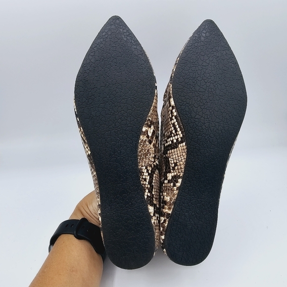 Madden Girl Henie Snake Print Pointed Toe Flats Loafers 6.5 NWOT - Picture 4 of 10